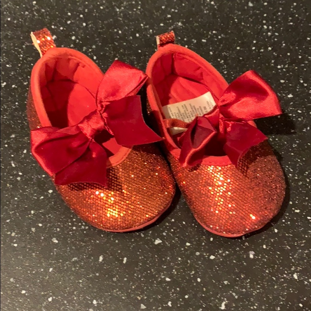 Cute little sparkly red baby shoes ❤️